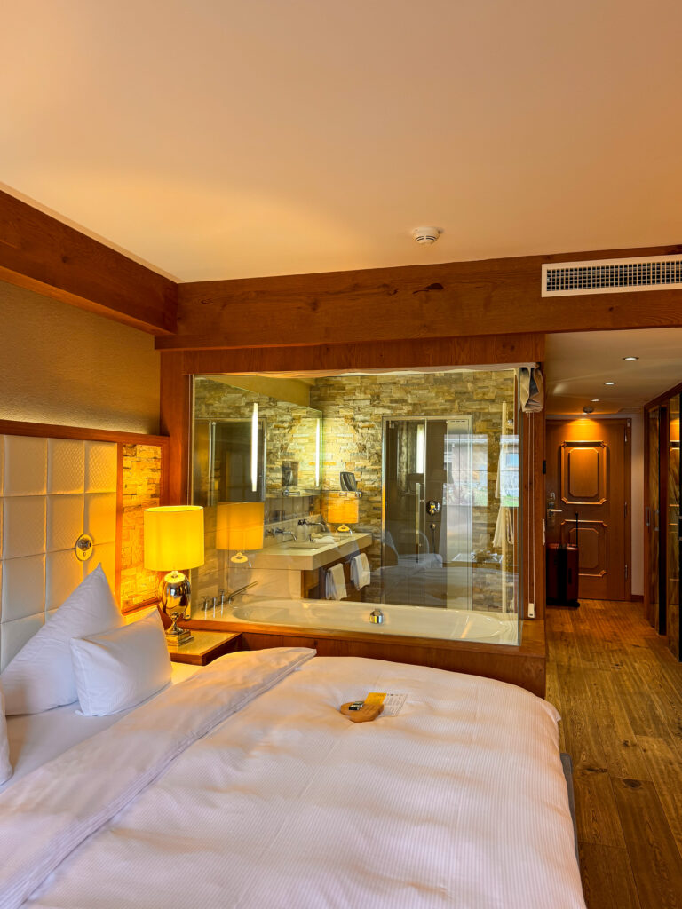 Alpenresort Schwarz bedroom
